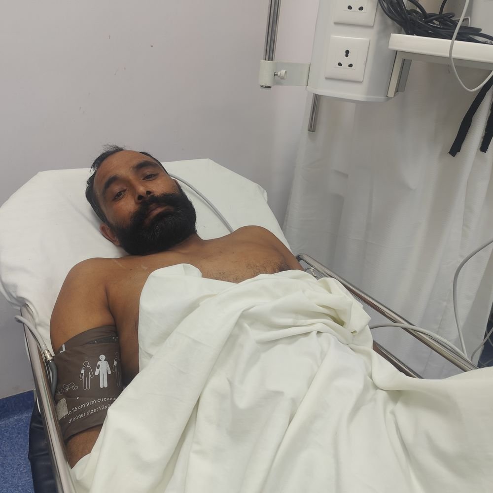 गाजियाबाद में घर में घुसकर युवक को मारी दो गोलियां:निवाड़ी के दबाना गांव में युवक ने हमलावर से पिस्तौल छीनकर बचाई जान, अस्पताल में भर्ती