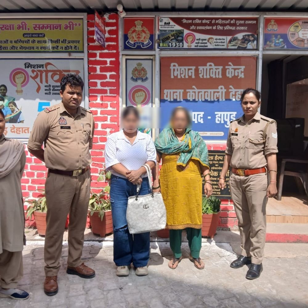 हापुड़ में युवती को बरामद:पटना मोड़ से मिली, परिजनों को सौंपा