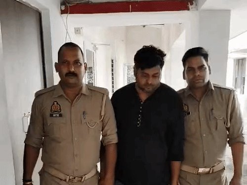 ठगों को बैंक खाते बेचने वाला शातिर बरेली में दबोचा:दिल्ली के साइबर गिरोह को कमीशन पर उपलब्ध कराता था खाते, मोबाइल और अहम दस्तावेज बरामद
