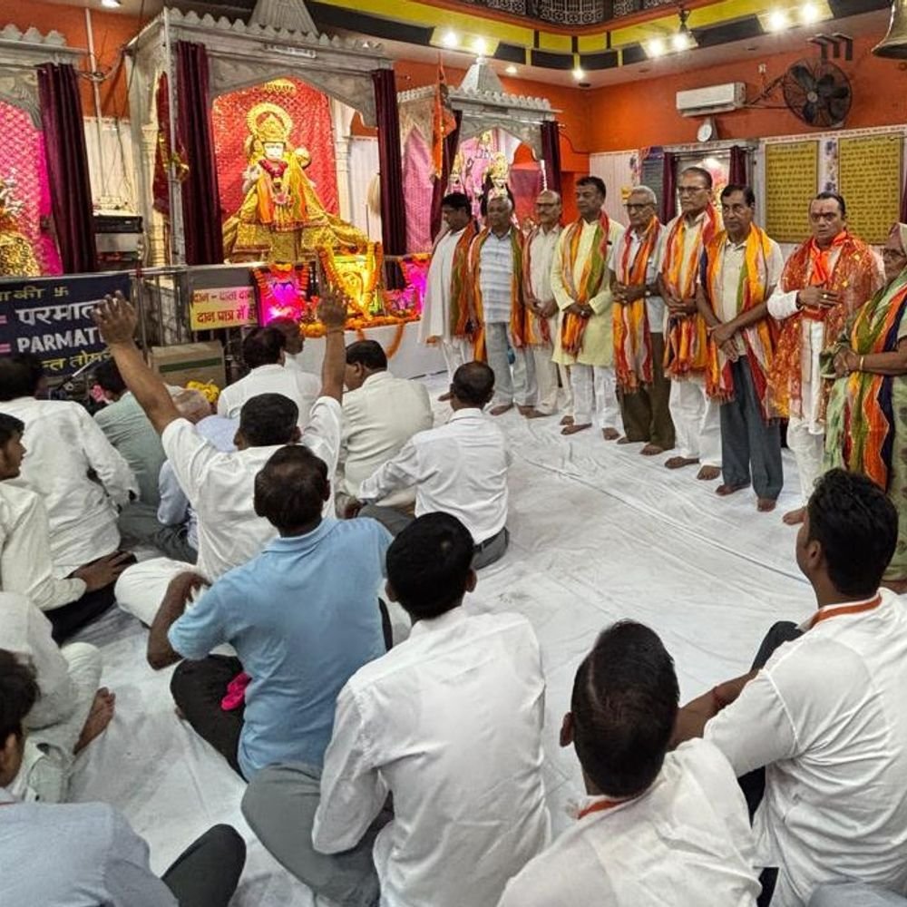 हापुड़ के सत्संग में आत्मिक शांति का संदेश:महावीर दल में संकीर्तन और सत्संग, भजनों से भक्तिमय हुआ माहौल