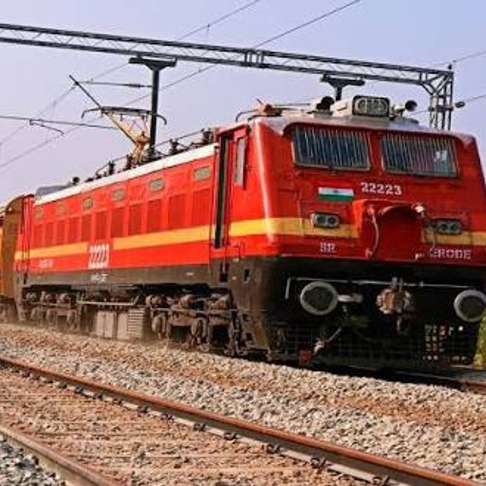 बरेली-कासगंज रूट पर ट्रेन संचालन बदलेगा:4 दिन तक असर, मथुरा की ट्रेन 140 मिनट लेट, दो बीच रास्ते रुकेंगी