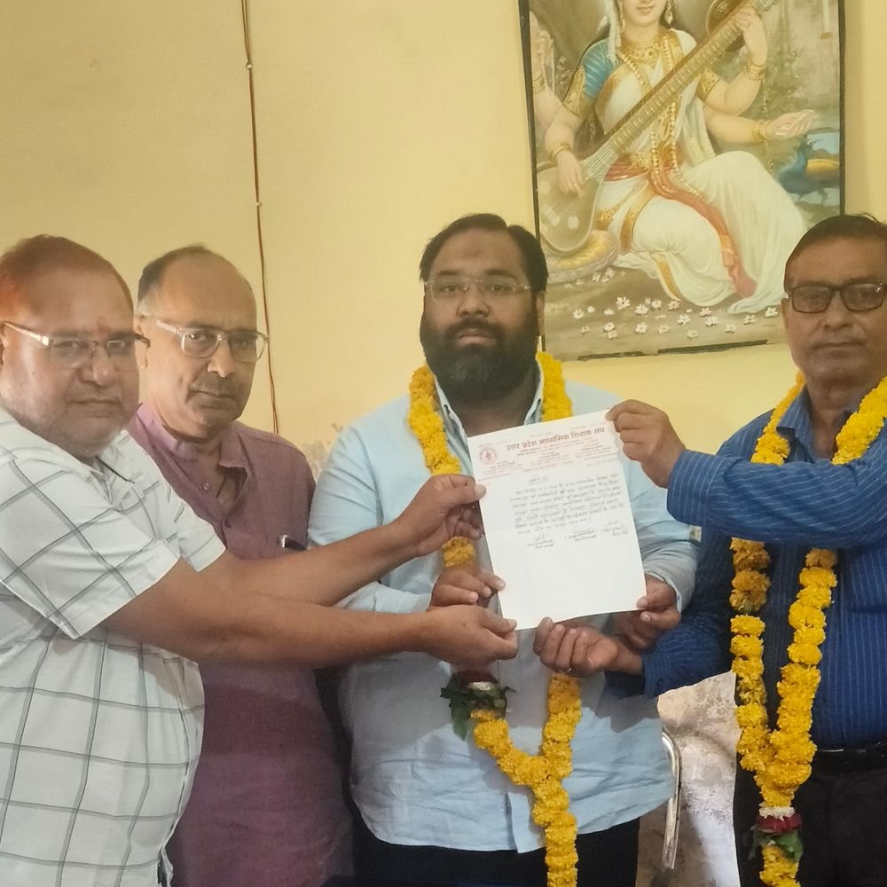 अयोध्या में शिक्षक संघ की बैठक:अशर्फी भवन परिसर जुटे पदाधिकारी, उदय नारायण तिवारी की अध्यक्षता में आयोजित