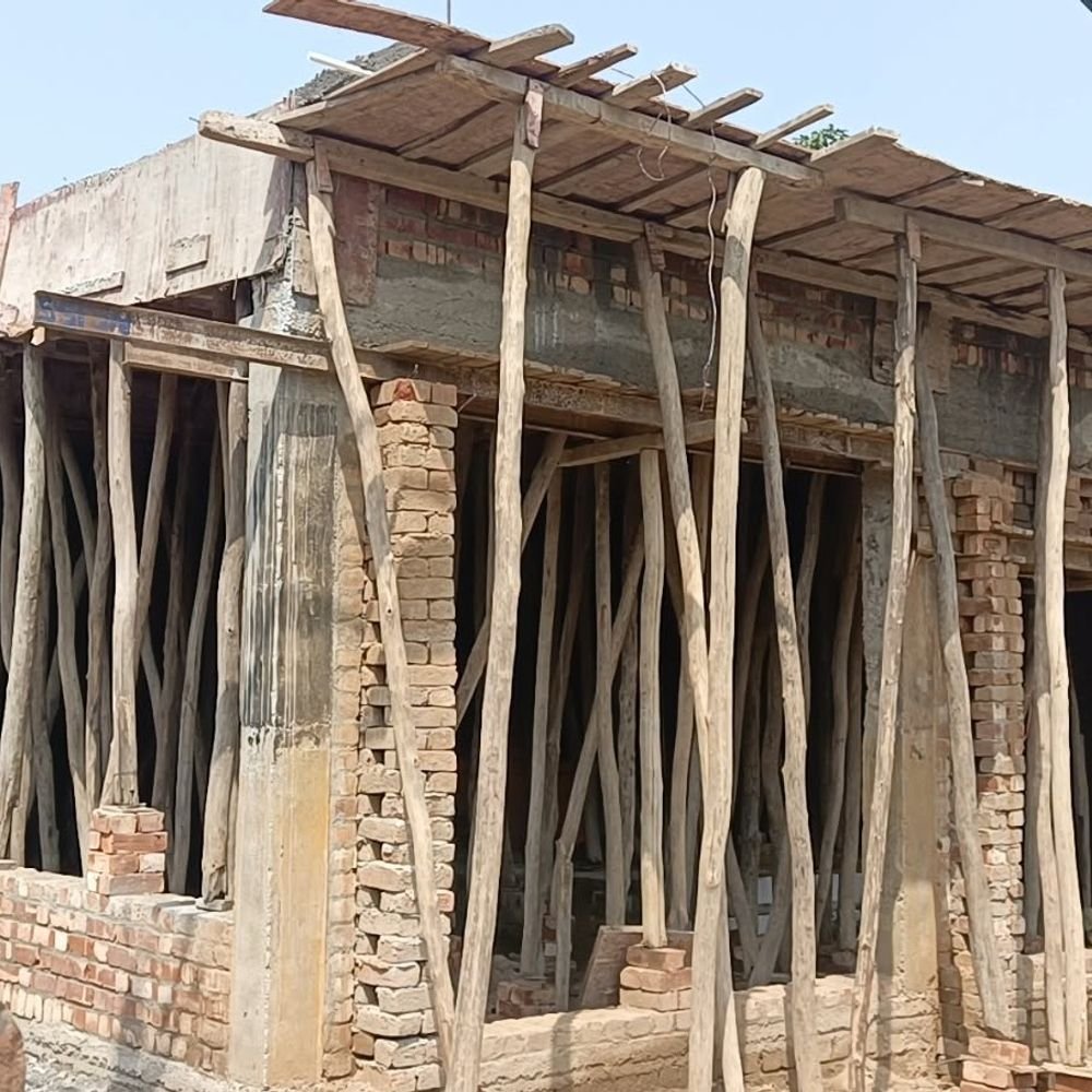 मदरसे में मस्जिदनुमा निर्माण पर 20 लोगों के बयान दर्ज:अफसरों ने डेढ़ घंटे दोनों पक्षों को सुना, चामुंडा का लेंटर पड़ा