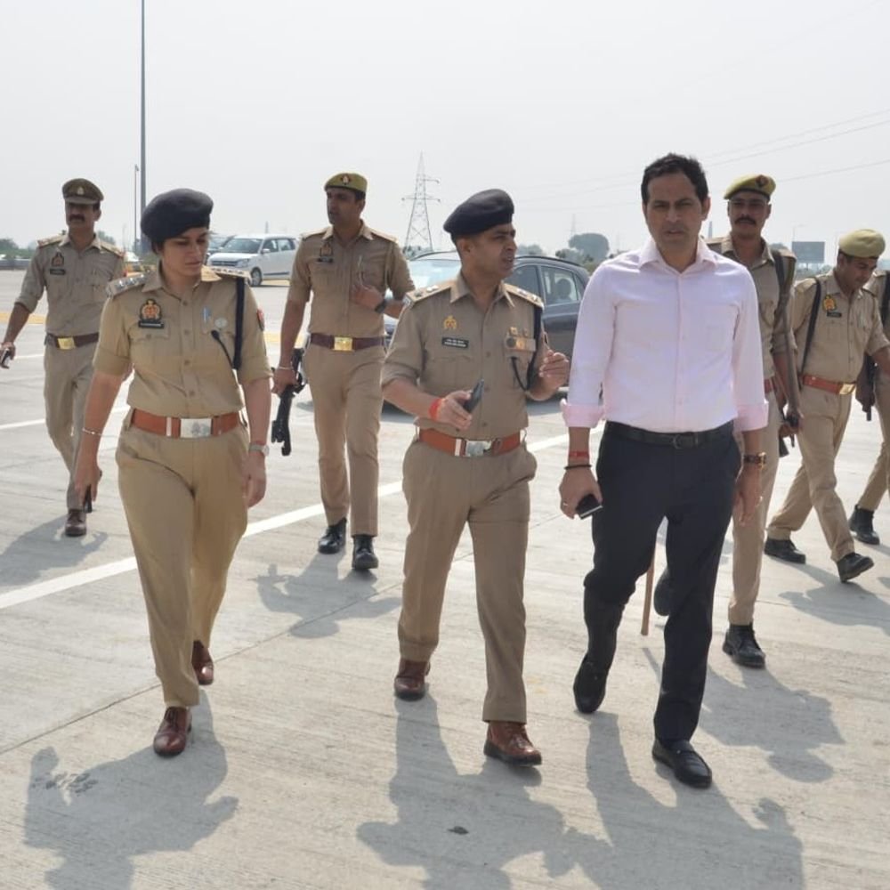 बागपत में एडीएम-एएसपी ने कॉरिडोर सुरक्षा जांची:त्योहारों से पहले पुलिस को दिए निर्देश, संदिग्ध वाहनों की तलाशी कराई