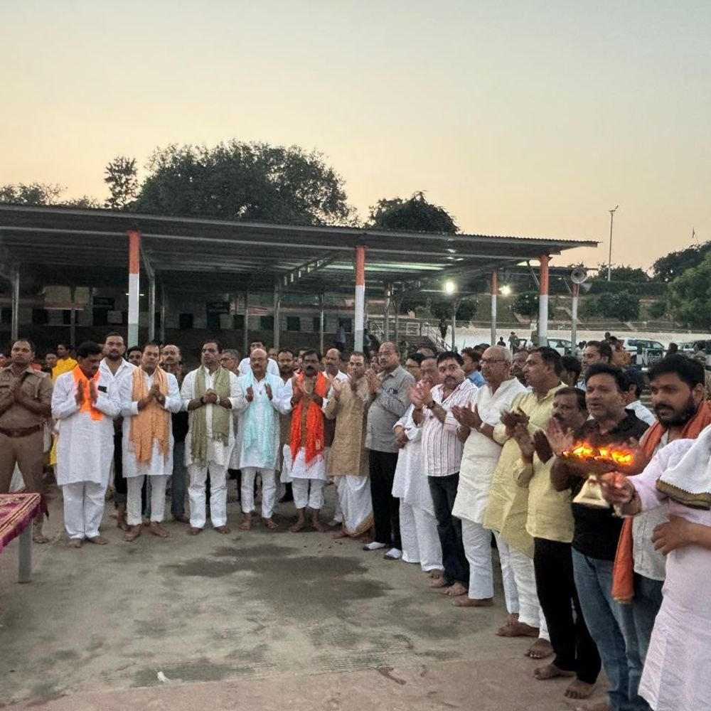 बुलंदशहर के मस्तराम घाट पर गंगा आरती:'हर-हर गंगे' के जयकारों से गूंजा परिसर, उमड़े श्रद्धालु
