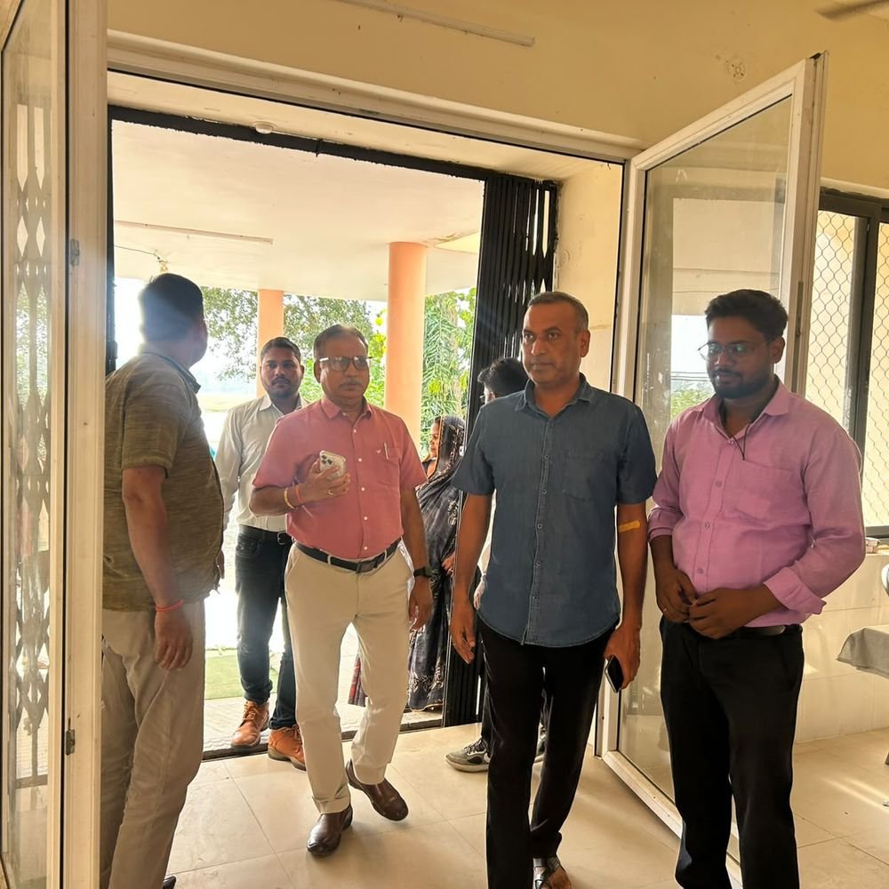 सीएचसी भिनगा-भंगहा में मिलीं खामियां, अनुपस्थित डॉक्टरों को चेतावनी:दो संविदा कर्मियों के वेतन पर सख्ती; प्रसव कक्ष में पानी नहीं, स्टोर हटाने के निर्देश