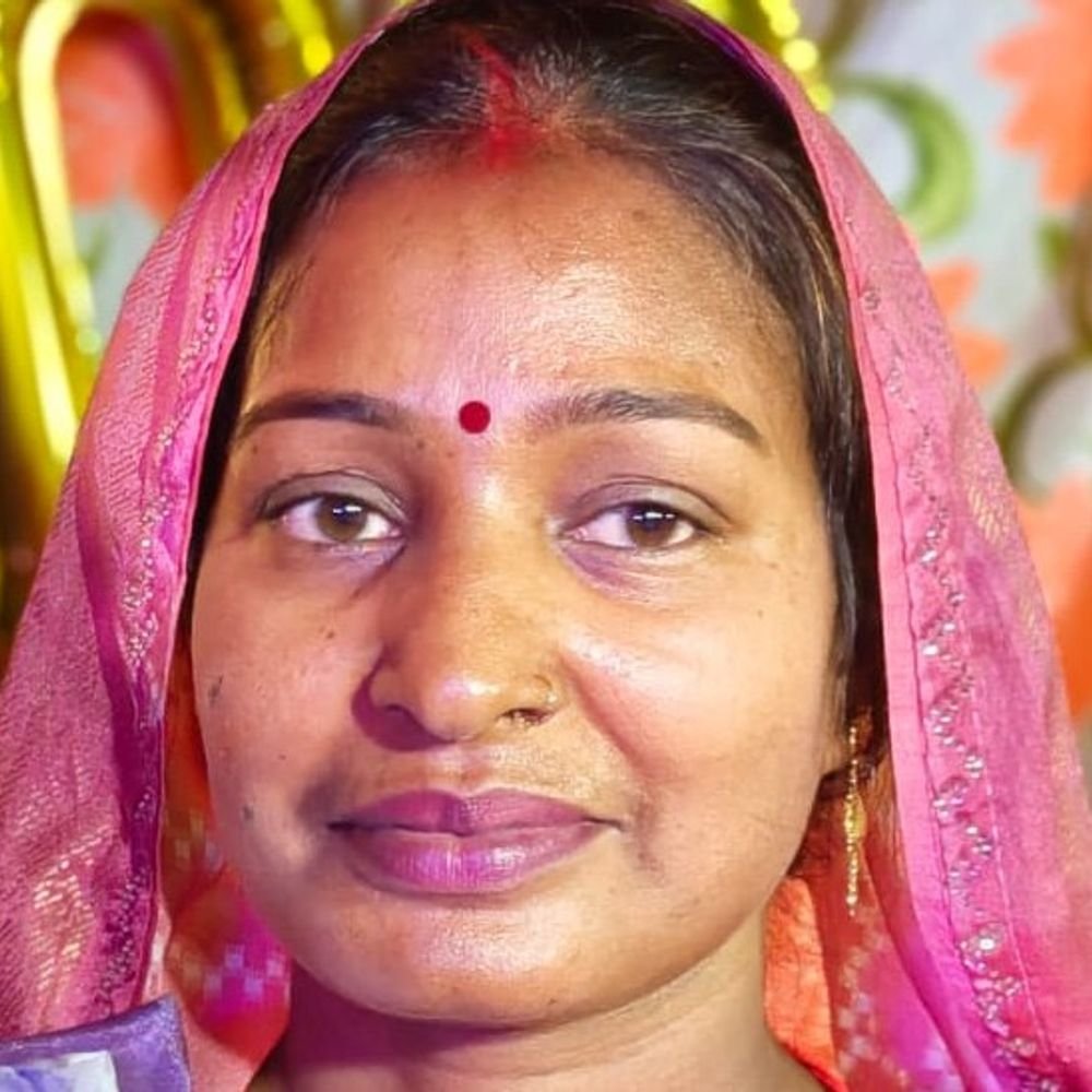 फर्रुखाबाद में महिला की संदिग्ध परिस्थितियों में मौत:पति ने दूसरी मंजिल पर लटका देखा, परिजनों ने झगड़े की बात बताई