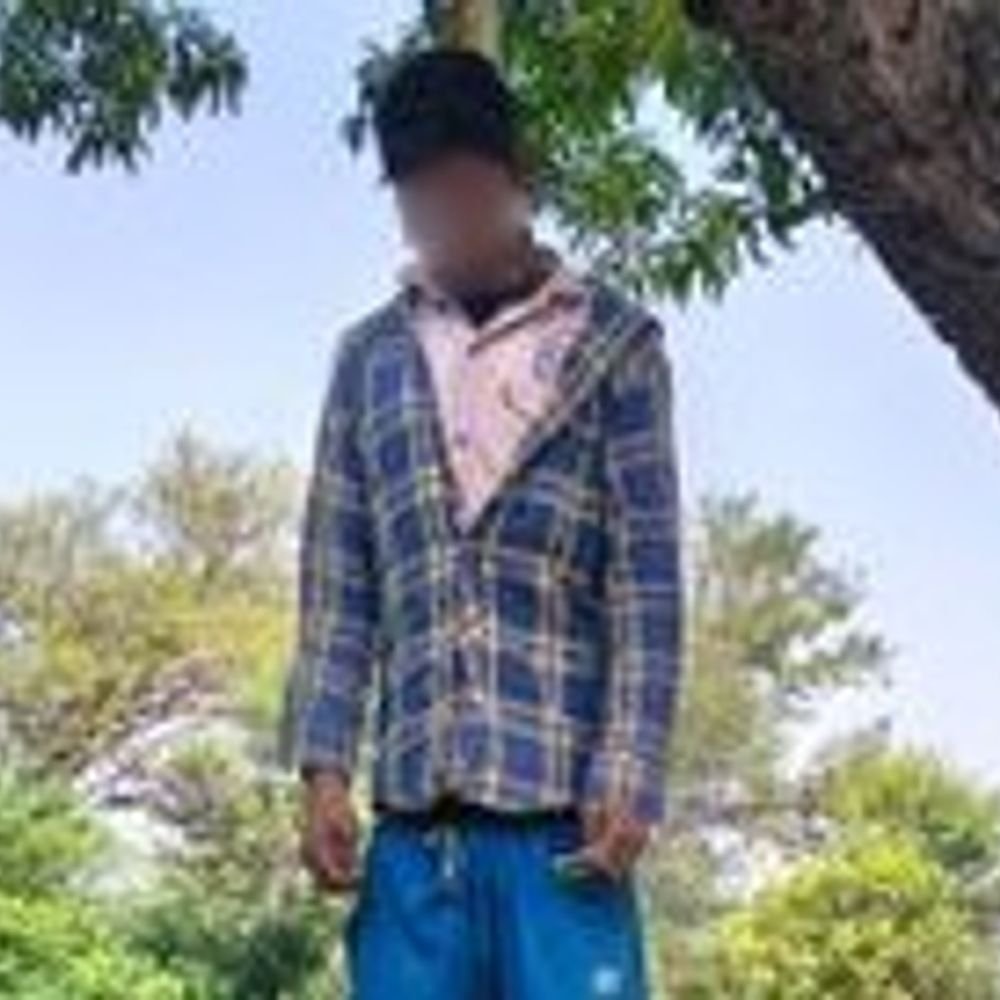 प्रतापगढ़ में आम के पेड़ से लटका मिला शव:सराय लोहंगराय गांव का मामला, जेठवारा निवासी के रूप में हुई पहचान; पुलिस जांच में जुटी