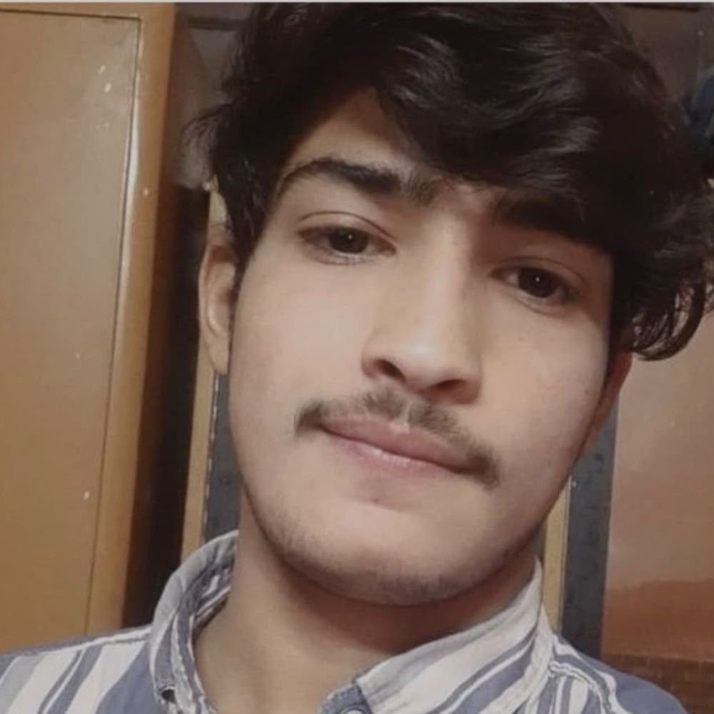 ग्रेटर नोएडा में 11वीं के छात्र की संदिग्ध मौत:पार्क में लहूलुहान मिला शव, परिजनों ने हत्या का आरोप लगा रोड जाम किया