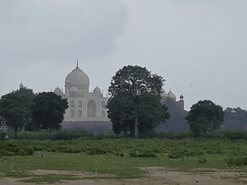 आगरा में सुबह से छाये बादल, बूंदाबांदी के आसार:दिन में चलेंगी तेज हवाएं, कल भी ऐसा ही रहेगा मौसम