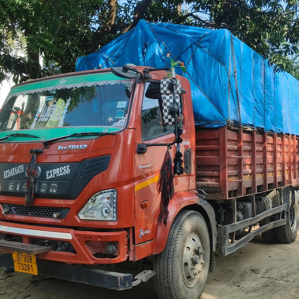 लखनऊ में डीसीएम की टक्कर से बच्चे की मौत:डॉक्टरों ने किया मृत घोषित, दूसरा गंभीर घायल