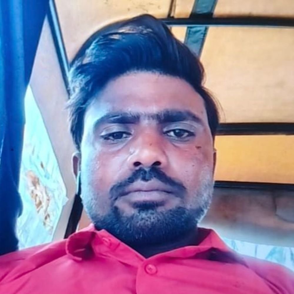 तेज रफ्तार बस ने बाइक सवार युवक को कुचला, मौत:लखनऊ में सिर पर चढ़ा पहिया, दुकान से घर लौट रहे थे