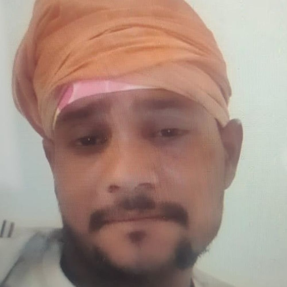 महोबा में ट्रक की टक्कर से युवक की मौत:पहिए के नीचे आया बाइक सवार, साथी घायल