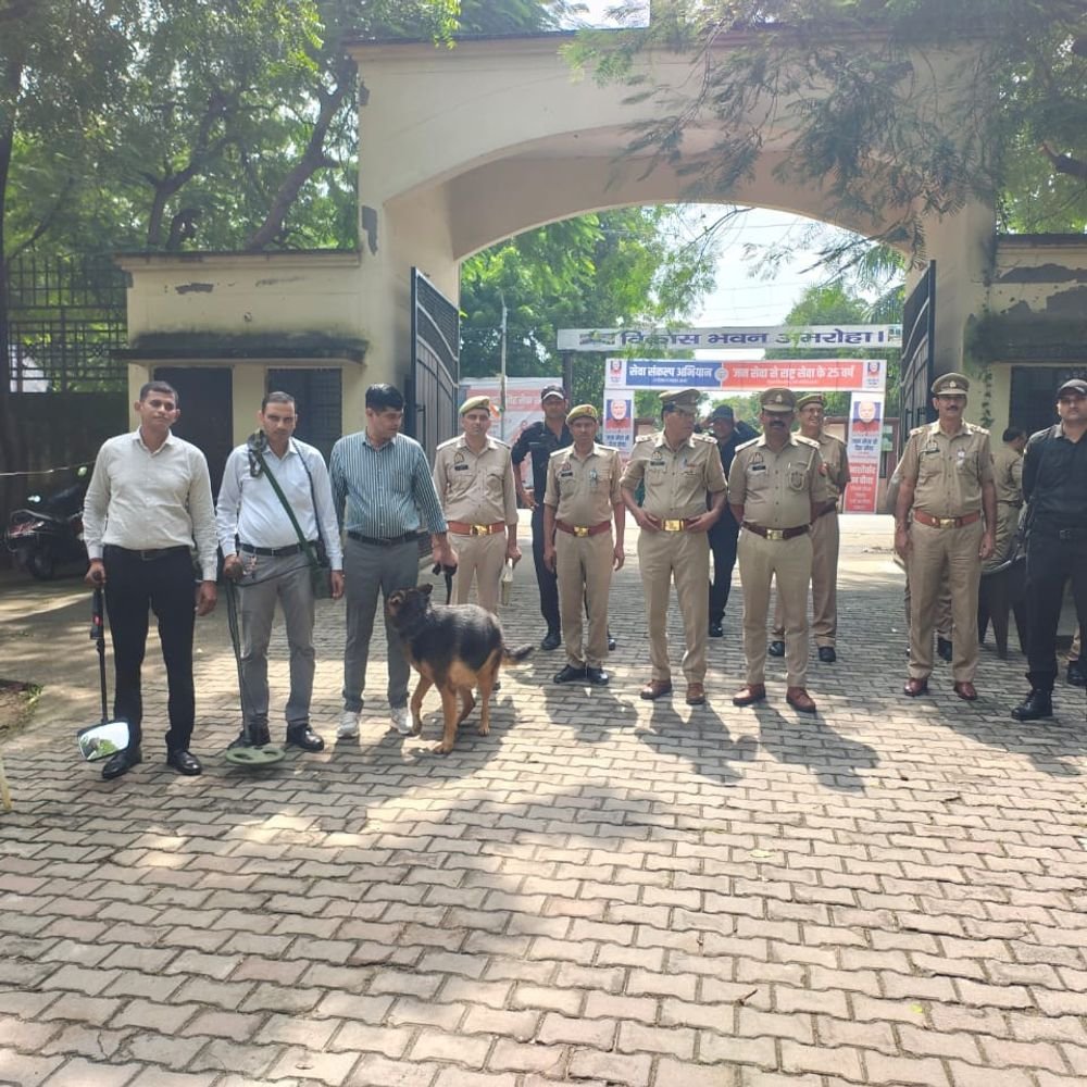 अमरोहा कोर्ट में पुलिस ने की मॉक ड्रिल:आपात स्थिति से निपटने की तैयारियों को परखा, कई टीमों ने किया अभ्यास
