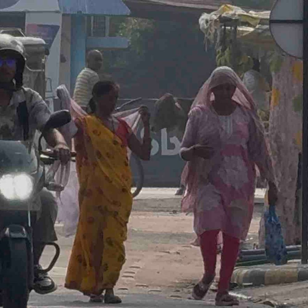 गोरखपुर में तेज धूप ने बढ़ाई उमस, लोग बेहाल:2-3 दिन गर्मी से राहत नहीं, 7-8 अक्टूबर को आंधी और हल्की बारिश के आसार