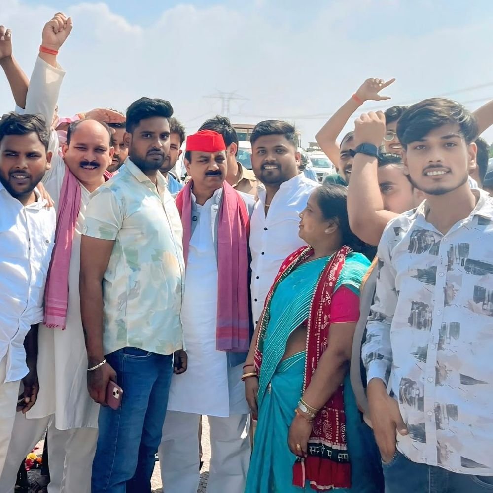 सपा प्रदेश अध्यक्ष का हुआ स्वागत:उत्तरीपुरा पहुंचे नेता श्यामलाल पाल, कार्यकर्ताओं ने फूल मालाएं पहनाईं