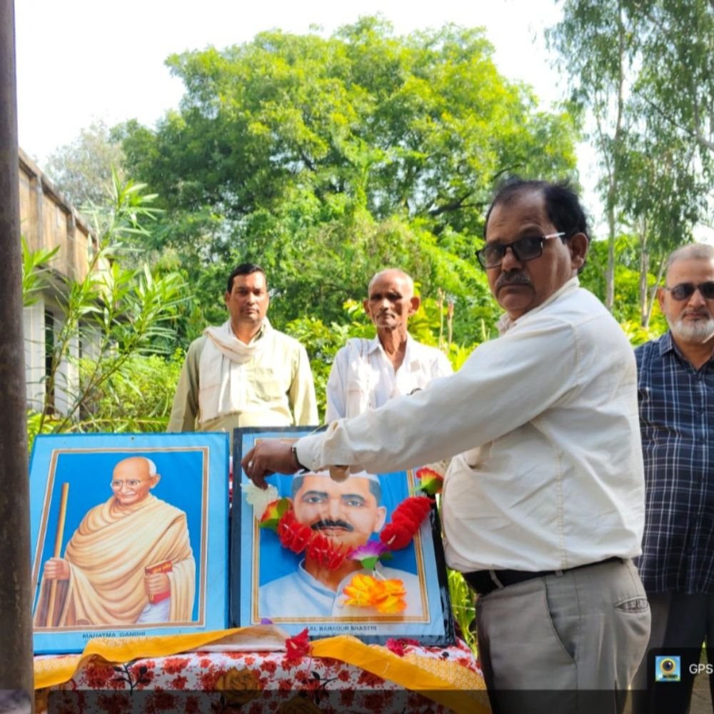 असालतगंज में गांधी-शास्त्री जयंती:गीत-नृत्य और नाटक से विद्यार्थियों ने दिया देशभक्ति का संदेश