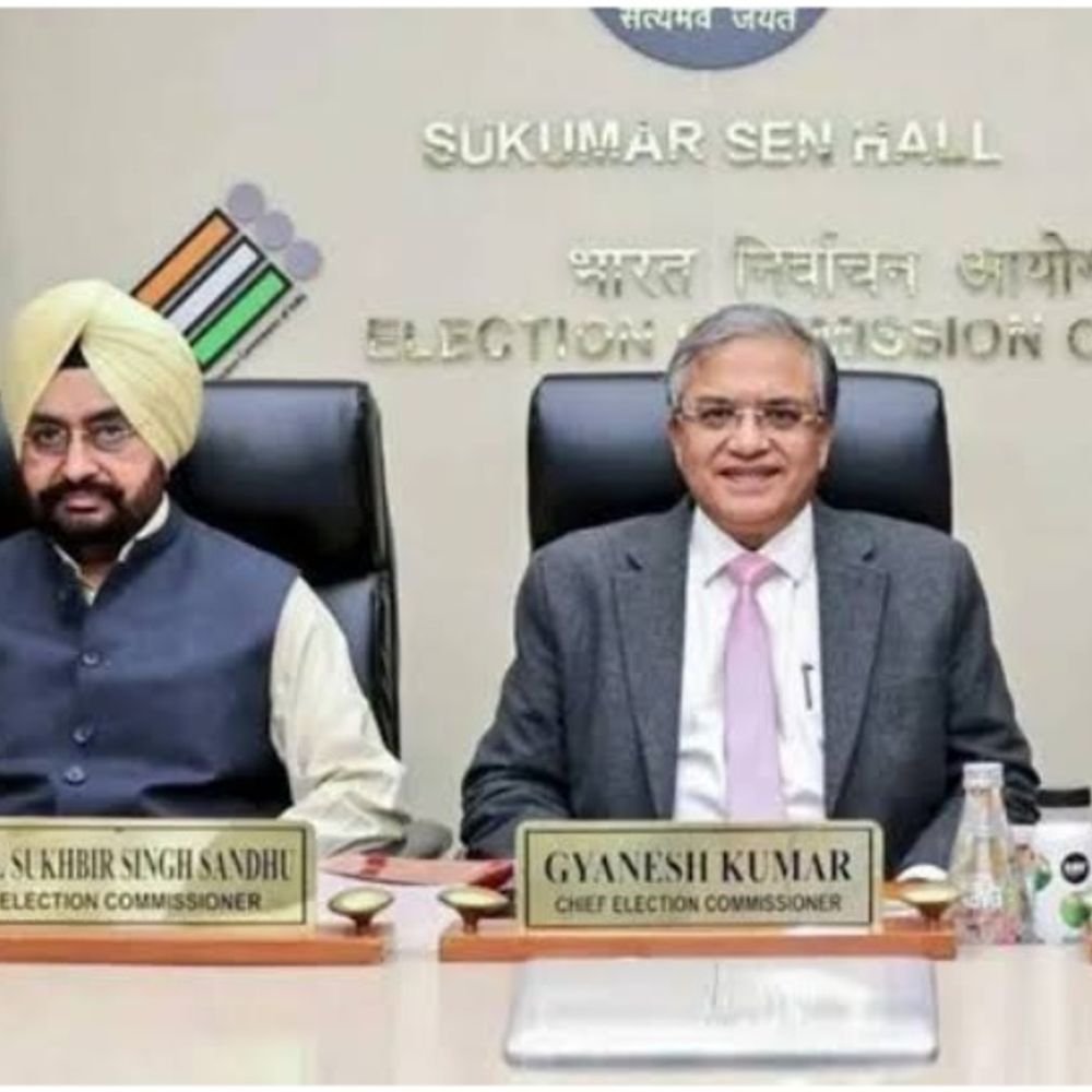 एक जिले में 3 साल पूरे करने वाले अफसर हटाएं:निर्वाचन आयोग ने मुख्य सचिव और डीजीपी से 30 नवंबर तक मांगी रिपोर्ट