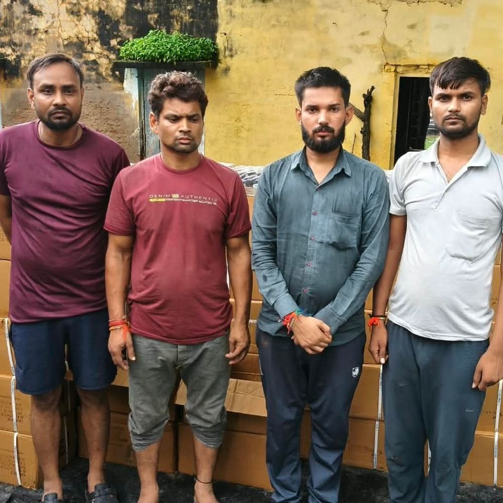 बांदा में कोडीन कफ सीरप के अवैध कारोबार का खुलासा:10-12 युवकों का डिलीवरी नेटवर्क, प्रति गत्ता 500 से 2 हजार रुपए