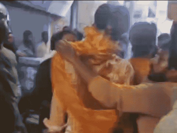 गोरखपुर में युवक पर चाकू-भुजाली से हमला:प्रतिमा विसर्जन में डांस करने को लेकर विवाद, 32 टांके लगे, 6 दिन बाद भी कार्रवाई नहीं