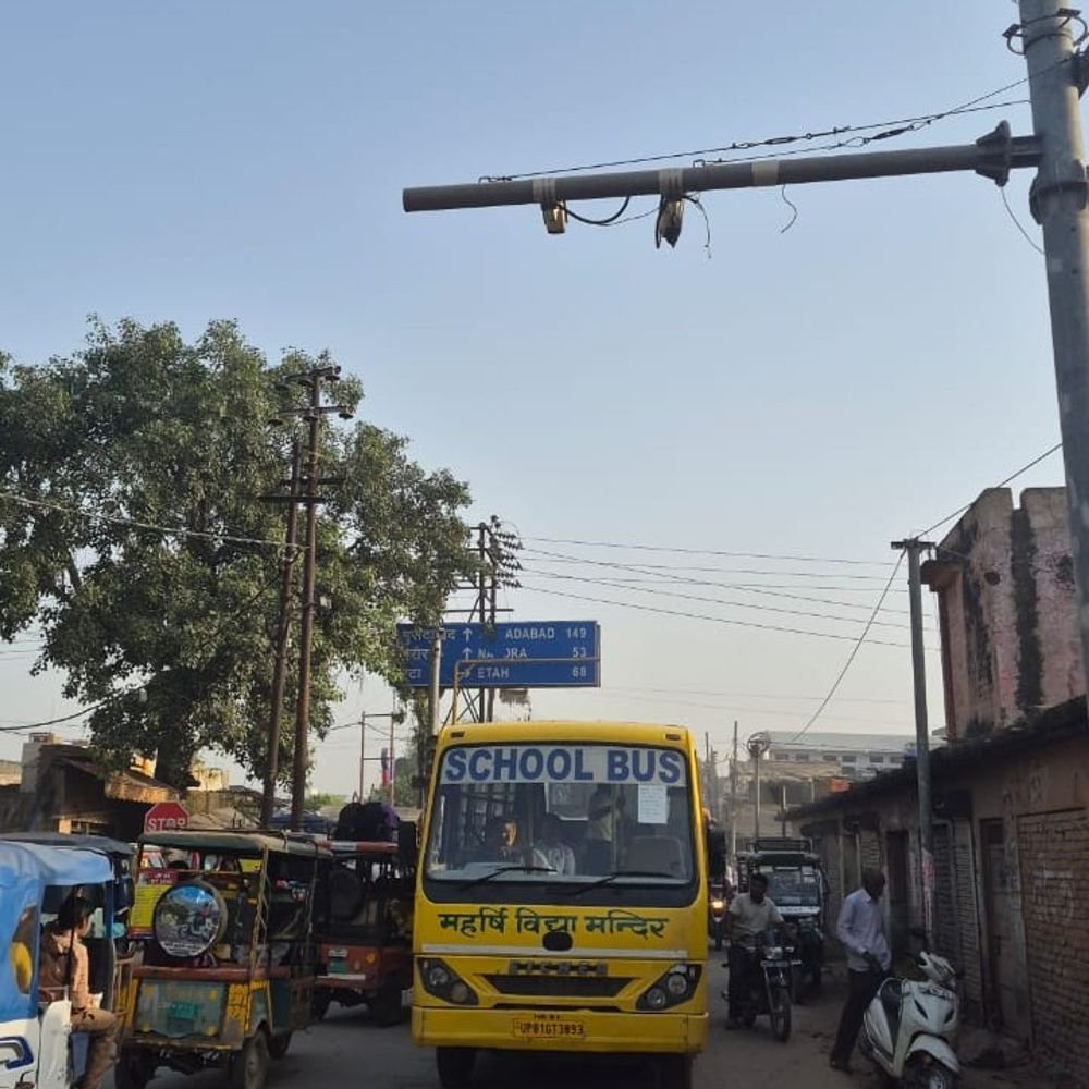 बारिश के बाद फिर बदला मौसम:अलीगढ़ में गर्मी-उमस बढ़ी; 35° तक पहुंच सकता है पारा, सुबह से खिली तेज धूप