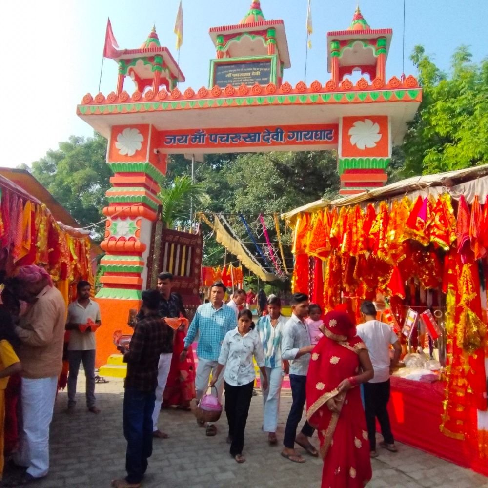 बलिया में शारदीय नवरात्र का पहला दिन, मंदिरों में उमड़े:घट स्थापना के साथ दुर्गा सप्तशती पाठ शुरू, भक्तिमय हुआ माहौल