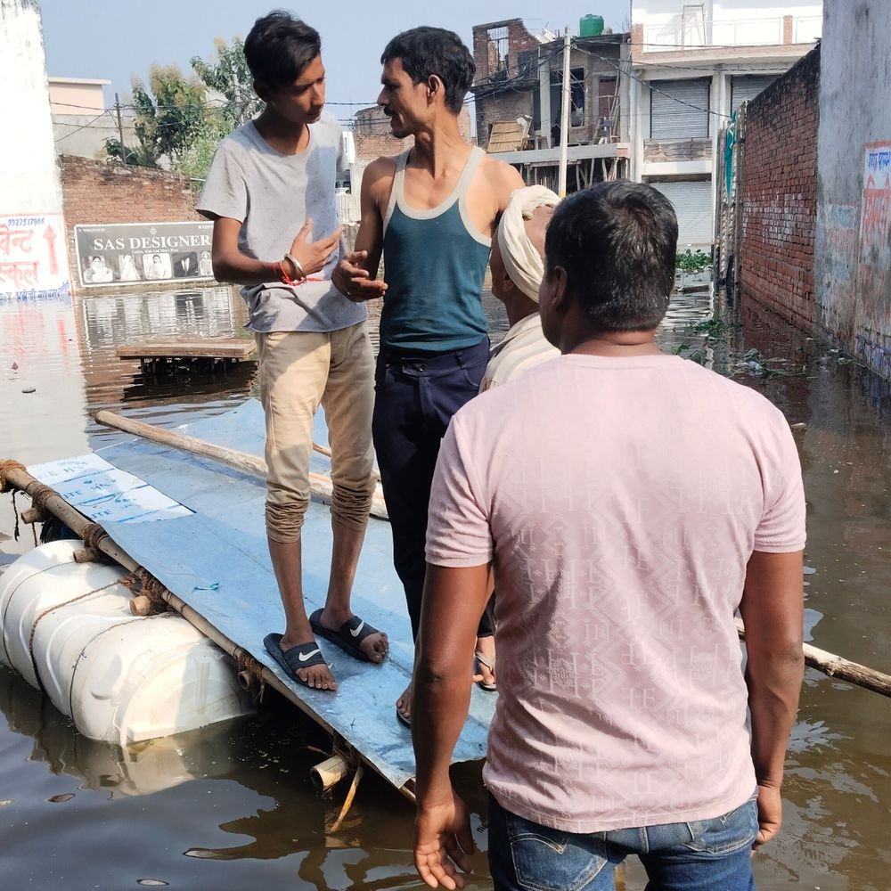 लखनऊ में बाढ़ के बीच डेंगू का बढ़ा खतरा:34 नए मरीज मिले, फैजुल्लागंज में हजारों घर डूबे; नवरात्र में चंद्रिका देवी मंदिर बंद