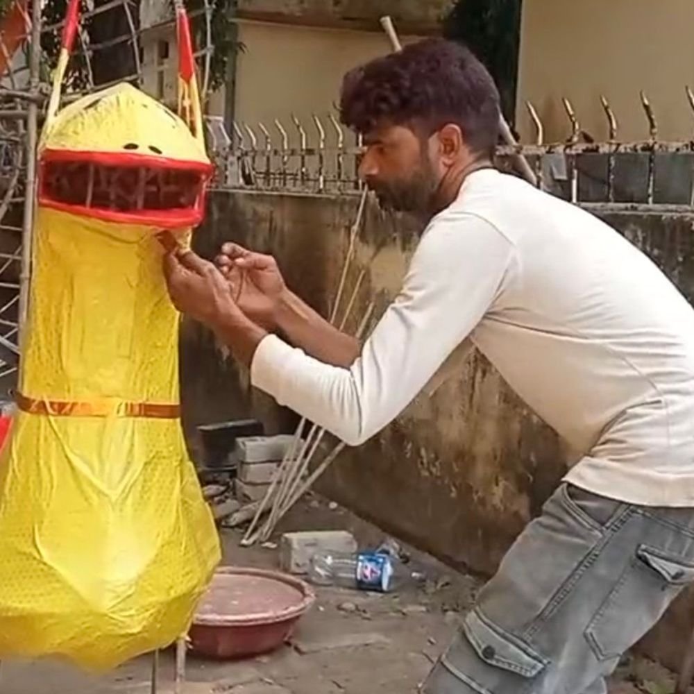 60 फीट ऊंचा रावण बना रहे अफरोज अहमद:पिता से सीखा हुनर, लाल आंखें और मुंह से निकलेंगे शोले