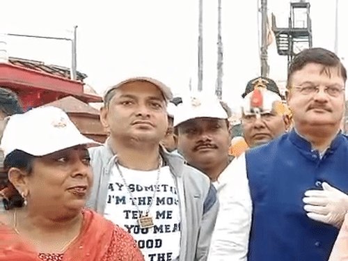 दीपोत्सव से पूर्व सरयू तट पर चला स्वच्छता अभियान:सरयू नदी के घाटों और तटों की सफाई की गई,महापौर की अगुवाई में शामिल हुए संत