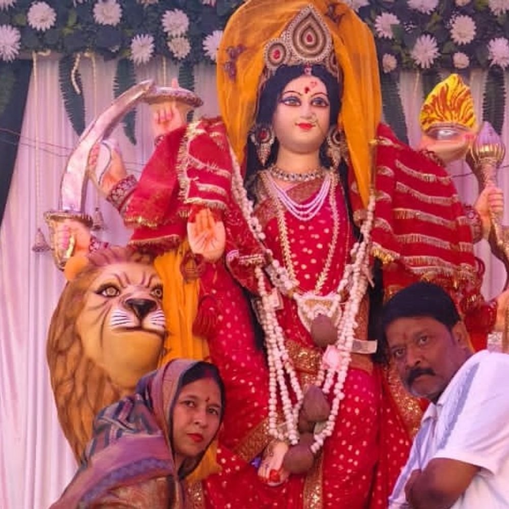 पिहानी में मां दुर्गा की आराधना:दुर्गा महोत्सव में प्रतिदिन धार्मिक और सांस्कृतिक कार्यक्रम