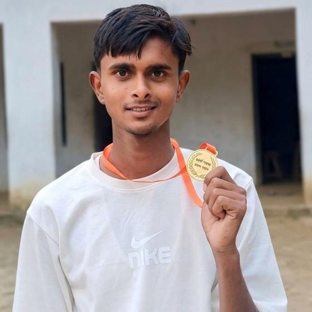 84 खिलाड़ियों में नैतिक ने बनाई जगह:सिद्धार्थनगर में कक्षा 9 के छात्र का अंडर-19 जिला क्रिकेट टीम में चयन