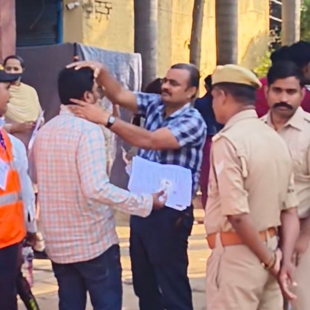 संतकबीरनगर के 8 केंद्रों पर PET परीक्षा, CCTV से निगरानी:हर पाली में 2952 अभ्यर्थी देंगे परीक्षा, तलाशी के बाद मिला प्रवेश