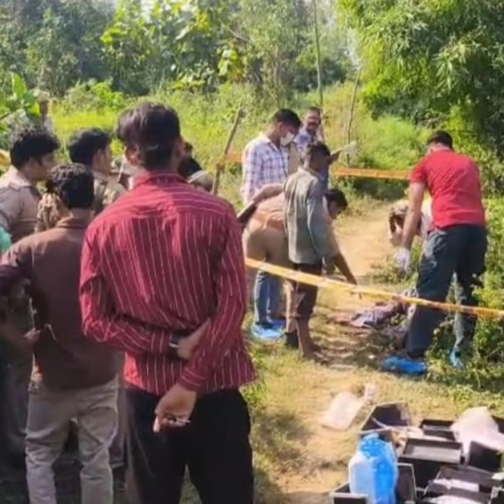सगे भाइयों ने बांके से की थी भाई की हत्या:सीतापुर में 24 घंटे पहले घर के बंटवारे को लेकर हुआ था विवाद, बांका बरामद, दो भाई गिरफ्तार