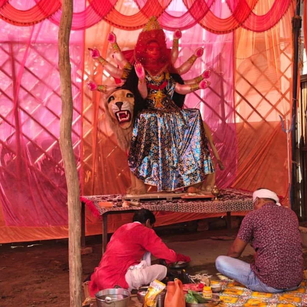 नवरात्र के पहले दिन सजे मां दुर्गा के पंडाल:जसपुरा में विधि-विधान से हुई देवी प्रतिमाओं की स्थापना, गांव में भक्तिमय माहौल