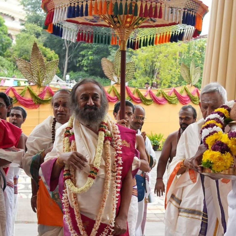 बेंगलुरु में नौ दिनों में सात लाख लोगों को भोजन:श्रीश्री रविशंकर के सान्निध्य में साधकों ने किया आध्यात्मिक अनुभव
