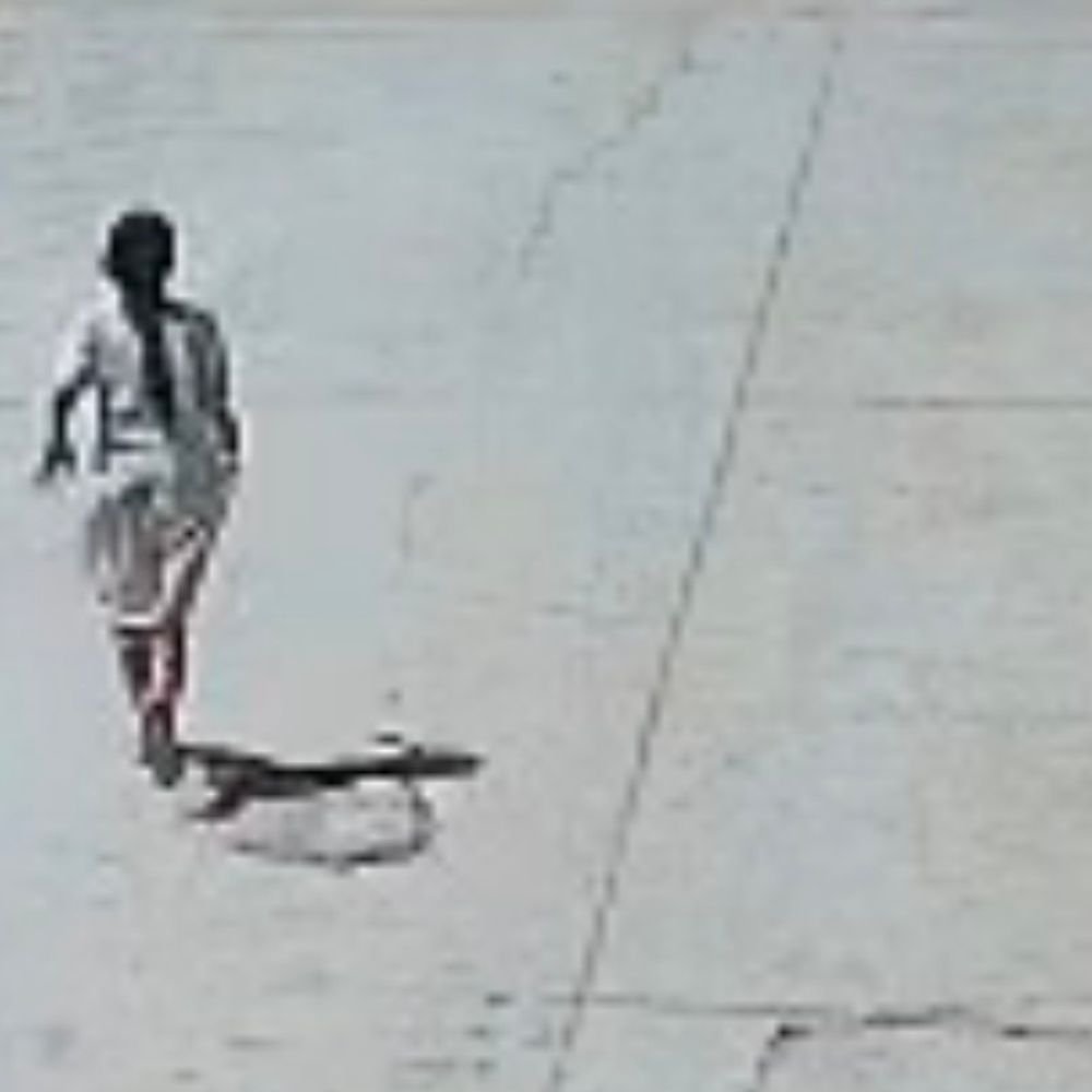 ललितपुर में युवती ने तालाब में लगाई छलांग:लोगों ने कूदकर बचाई जान, घर से जंजीर खोलकर निकल गई थी