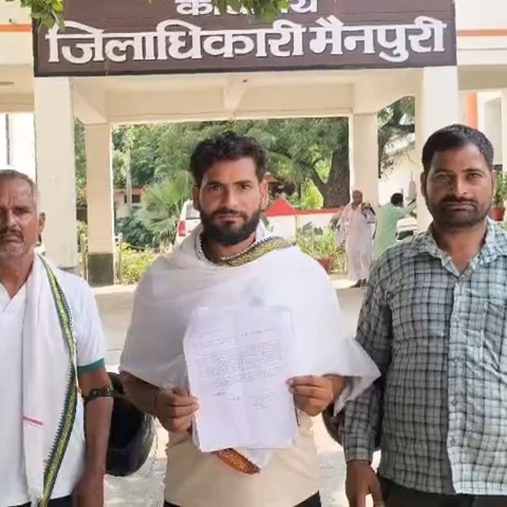 जमीन पर कब्जे का विरोध करने पर मारपीट:मैनपुरी में लेखपाल पर पक्षपातपूर्ण रिपोर्ट लगाने का आरोप, एसपी और डीएम से शिकायत