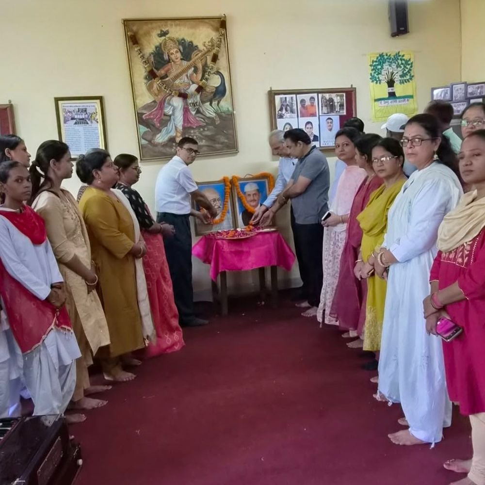 अवंती बाई कॉलेज में गांधी-शास्त्री जयंती मनाई:छात्राओं ने 'अनकही कहानियां' नाटक प्रस्तुत किया