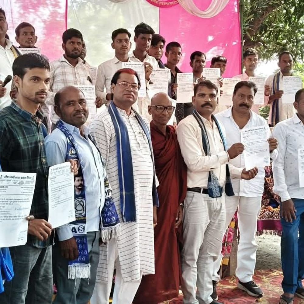सीतापुर में भीम आर्मी की चौपाल बैठक:बहुजन समाज के अधिकारों पर चर्चा, कई लोगों ने ली संगठन सदस्यता