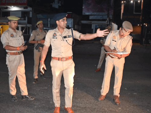 DGP के निर्देश पर रात भर चला चेकिंग अभियान:आजमगढ़ SSP ने संभाली कमान,अपराध व तस्करी पर अंकुश लगाने के निर्देश
