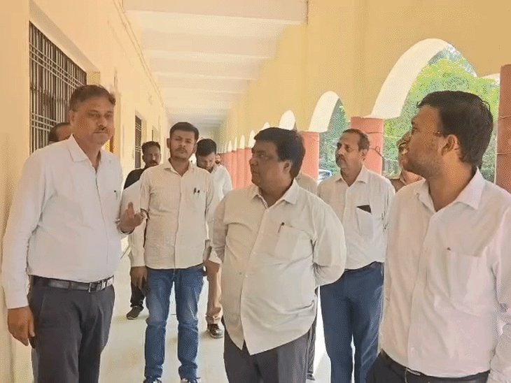 डिग्री कॉलेज के निर्माण में देरी पर भड़के नगर आयुक्त:ठेकेदार को नोटिस जारी करने के निर्देश, बोले- देरी हुई तो फर्म ब्लैक लिस्ट होगी