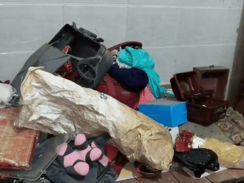 आगरा में बंद मकान में लाखों की चोरी:दो लाख कैश व जेवर ले गए, दूसरी कॉलोनी में रहता था परिवार