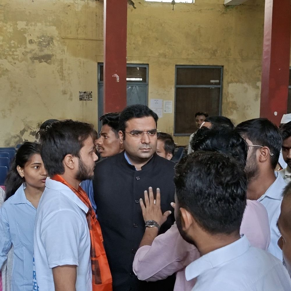 डीएम पहुंचे तो जेएन कॉलेज की व्यवस्थाओं की पोल खुली:17 साल से बंद महिला छात्रावास 1 नवंबर से खुलेगा, छात्रों का आंदोलन खत्म
