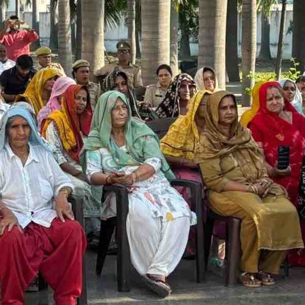 गाजियाबाद में बाल विवाह के खिलाफ नुक्कड़ नाटक:मिशन शक्ति अभियान के तहत दुष्परिणामों से लोगों को जागरूक किया