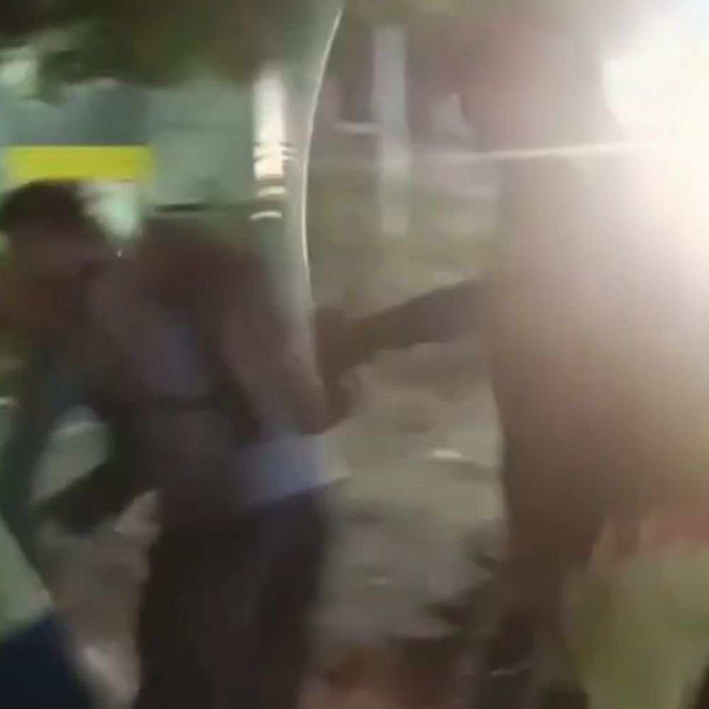 विवाद शांत कराने पहुंची पुलिस की युवकों से झड़प:कानपुर में समझाने पर नहीं माने तो लाठियां चलाईं, एसीपी बोले- जांच कर कार्रवाई होगी
