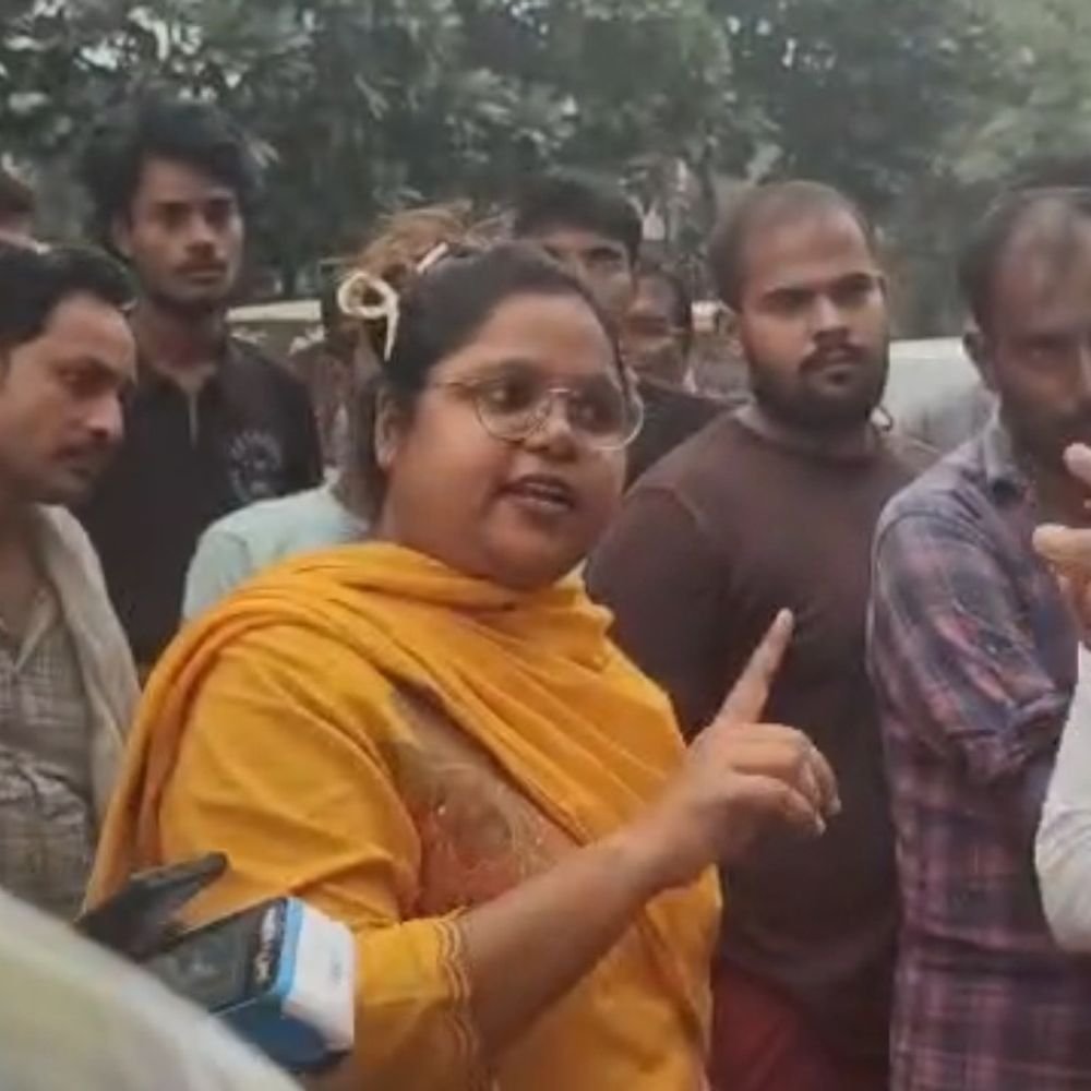 लखनऊ में महिला अधिकारी से बदसलूकी:अतिक्रमण हटाने पहुंची तो "टच"किया, पार्षद के विरोध पर बिना कार्रवाई वापस लौटी टीम