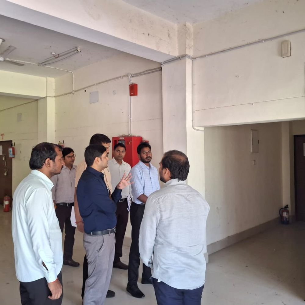 EVM-VVPAT वेयरहाउस का डीएम ने किया निरीक्षण:12 अक्टूबर से शुरू होगी FLC, CCTV और सुरक्षा व्यवस्था परखी