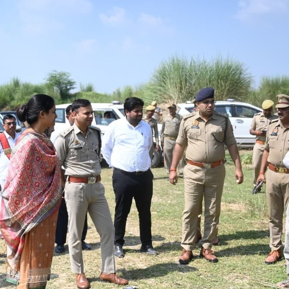 फतेहपुर में DM-SP ने मूर्ति विसर्जन की तैयारियों का जायजा:नौवस्ता घाट पर सुरक्षा व्यवस्था जांची, अधिकारियों को दिए निर्देश