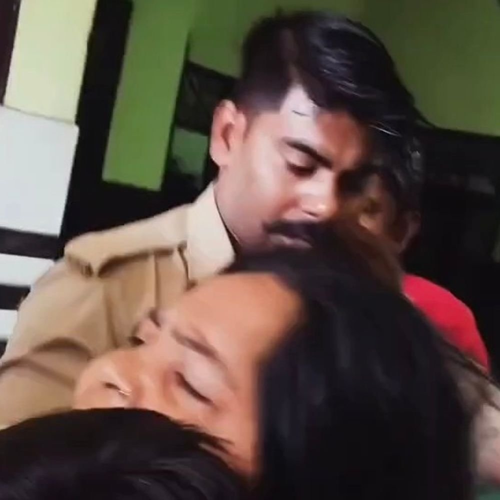 वारंटी को पकड़ने गई पुलिस टीम पर हमला:पुलिसकर्मियों से गाली-गलौज, वर्दी फाड़ी; दरोगा समेत 2 पुलिसकर्मी घायल