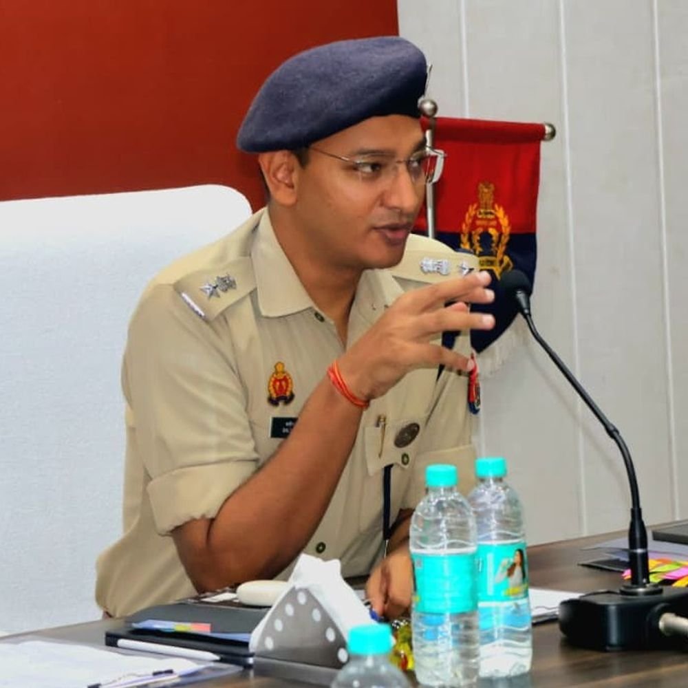 मथुरा में 23 उपनिरीक्षकों के तबादले:मोमराज सिंह को थाना बलदेव और अमित कुमार को केडी मेडिकल कॉलेज चौकी भेजा गया